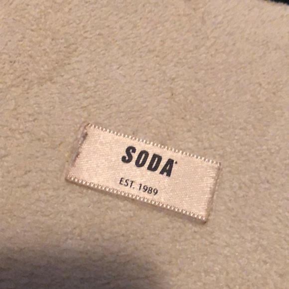 Olive Green Vegan Bag with detachable clutch - Picture 2 of 4